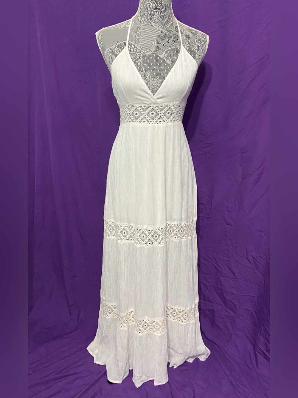 Forever 21 Off-White Crochet-Trim Halter Maxi Dress. Size S.